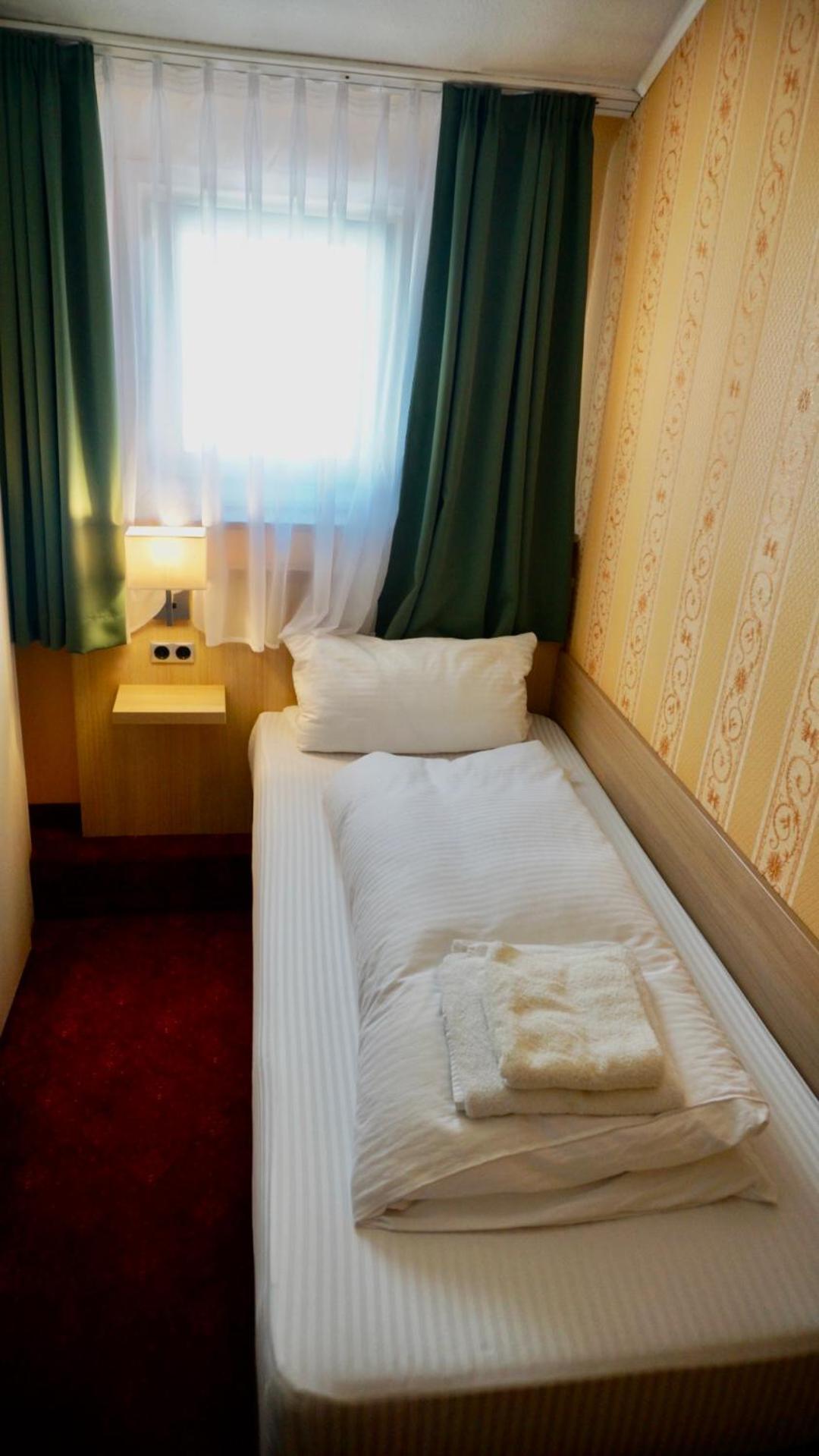 Hotel Hafner - Self Check-In Stuttgart Exteriör bild